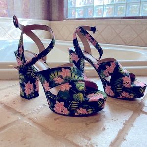Price drop today! Designer* Gianvito Rossi rare plumeria Hawaiian print